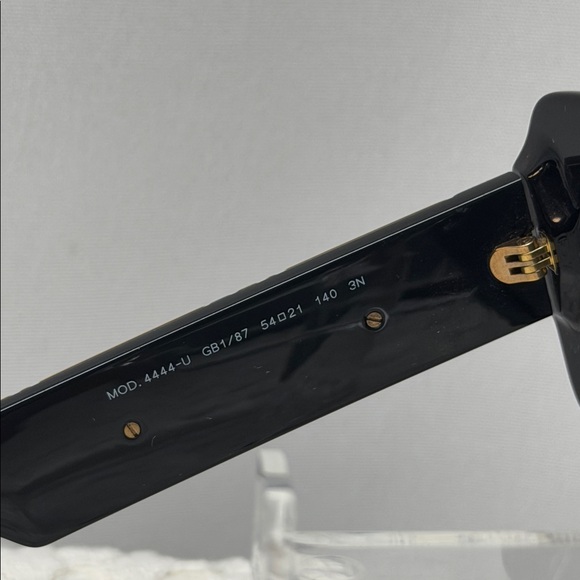 Versace Black Sunglasses with Rectangular Frame - Picture 7 of 9